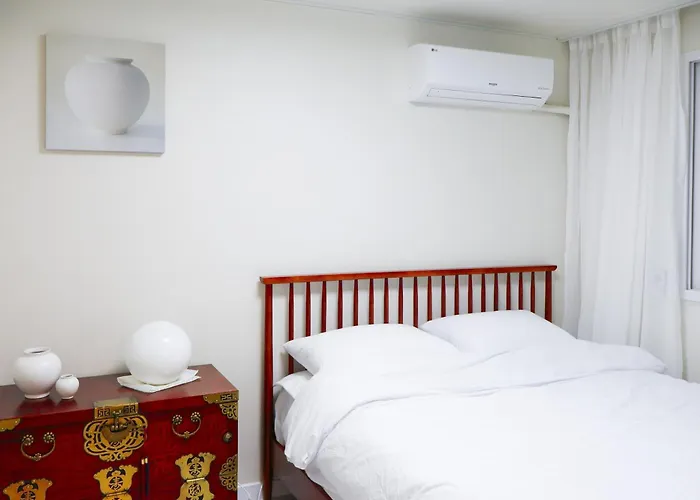 Yeobaek,2br,1ba - 2min To Hongdae, 5mins To Sangsu Station * Seoul